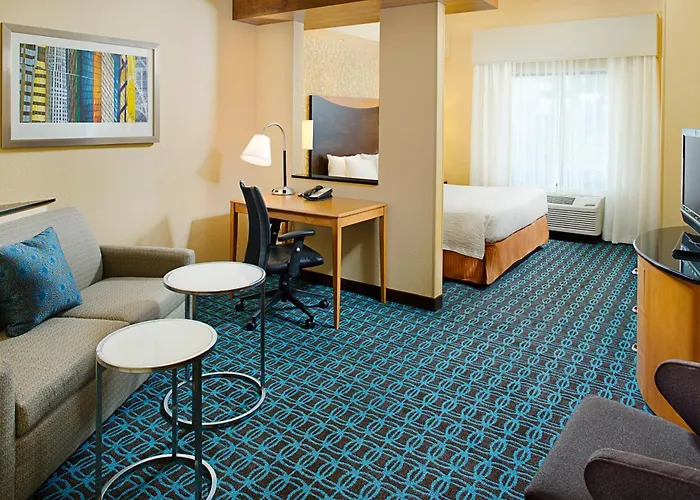Fairfield Inn & Suites By Marriott San Antonio Seaworld / Westover Hills