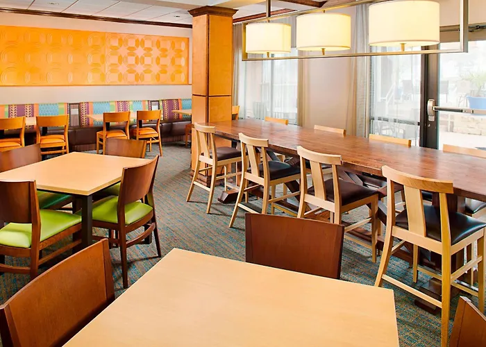 Fairfield Inn & Suites By Marriott San Antonio Seaworld / Westover Hills