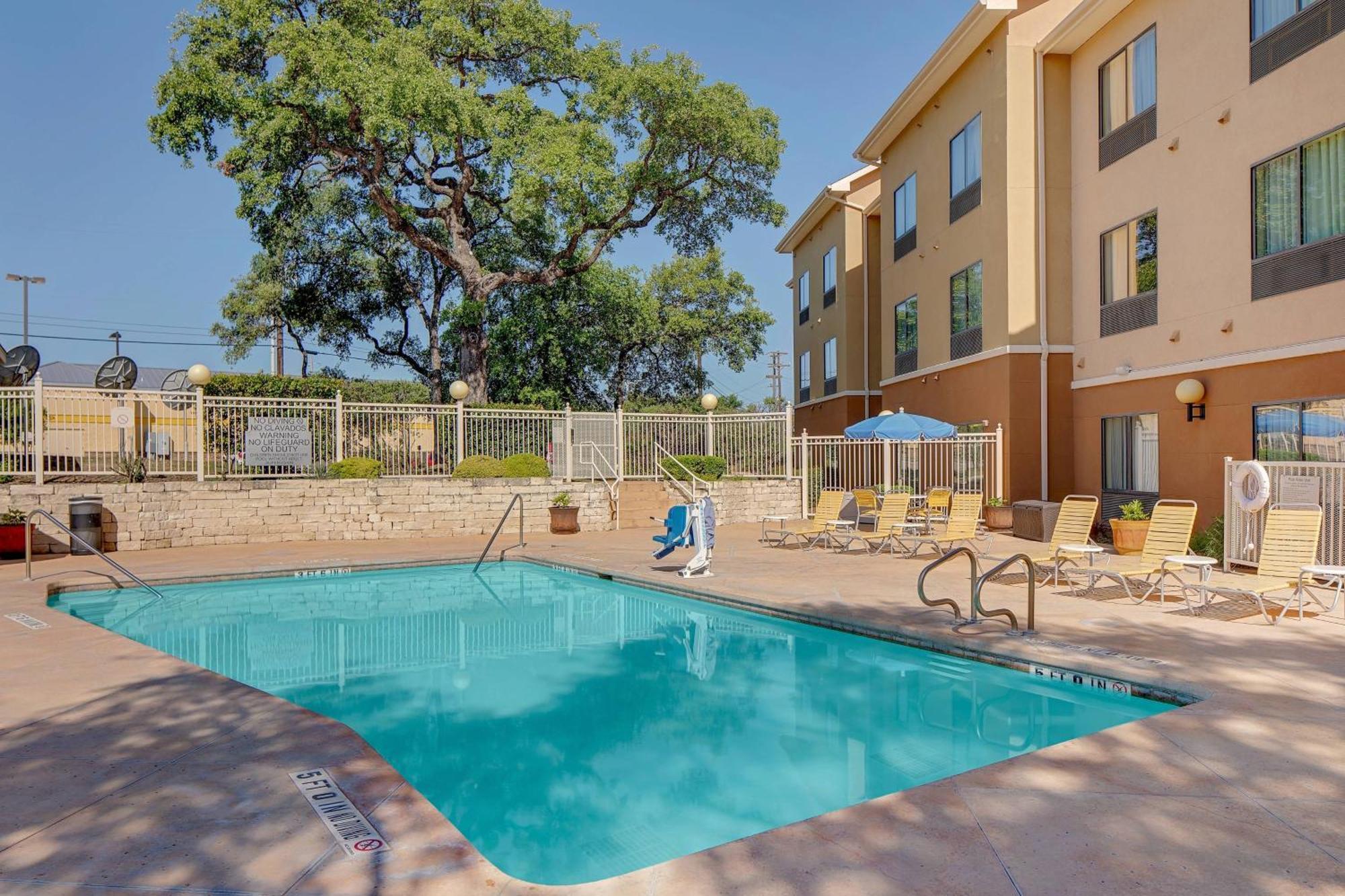 Hotel Fairfield & By Marriott Seaworld / Westover Hills San Antonio